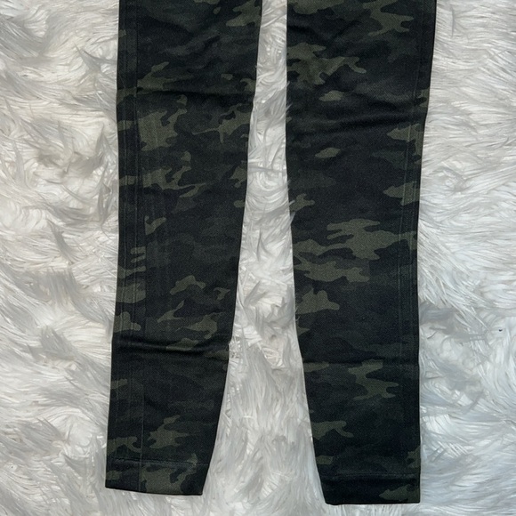 Stylish Camouflage Spanx Leggings - Picture 3 of 3